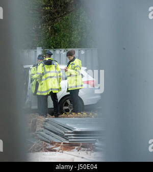 Thurrock, UK. 15 Maggio, 2017. Gli ufficiali di polizia area di ricerca per il corpo di Danielle Jones, che è stato assassinato sedici anni fa ma il corpo non è mai stato trovato Credito: Ian Davidson/Alamy Live News Foto Stock