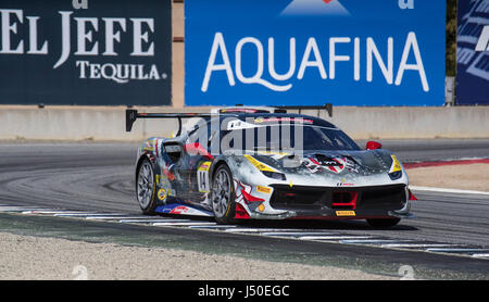 Monterey, California, USA. 13 Maggio, 2017. # 14 Brent Holden venuta fuori del turno11 durante il Ferrari Challenge Pirelli AM Gara 2 488 serie TP al Mazda Raceway Laguna Seca. Credito: csm/Alamy Live News Foto Stock