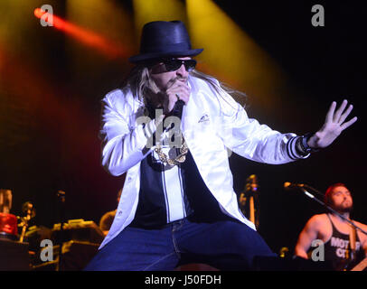 Il Somerset, Wisconsin, Stati Uniti d'America. 14 Maggio, 2017. Cantante e cantautore Kid Rock esegue durante l'invasione del nord Festival di musica nel Somerset, Wisconsin. Ricky Bassman/Cal Sport Media/Alamy Live News Foto Stock