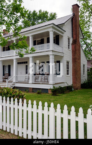 Alabama Grove Hill, museo di storia storica della contea di Clarke, Alston Cobb casa case casa case residenza, 1854, bianco, recinzione picket, portico, piantagione s. Foto Stock