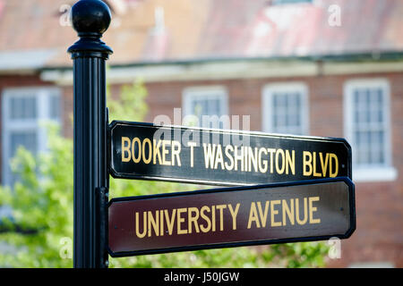 Alabama Macon County, Tuskegee, Tuskegee Institute National Historic Site, Tuskegee University, campus, segnaletica stradale, University Avenue, Booker T. Washington Foto Stock