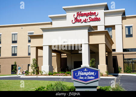 Alabama, Lee County, Opelika, Hampton Inn,& Suites, motel, catena alberghiera, esterno, facciata, entrata, edificio a 3 piani, entrata, facciata, vialetto, alloggio, AL0 Foto Stock