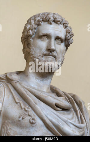 Roma. L'Italia. Statua di imperatore romano Antonino Pio, II secolo d.c. , il museo Chiaramonti, Musei Vaticani. Musei Vaticani. Foto Stock