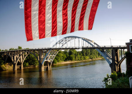 Alabama, Contea di Dallas, Selma, Ponte Edmund Pettus, movimento per i diritti civili, marcia a Selma, storia nera, segregazione, bandiera, AL080521055 Foto Stock