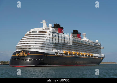 La Disney Dream nave da crociera con partenza Port Canaveral Florida USA. Aprile 2017 Foto Stock