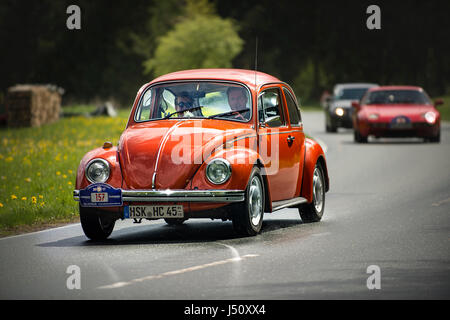 Brilon, Germania - 13 maggio nel 2017: Oldtimer Sauerland round trip VW Beetle Foto Stock