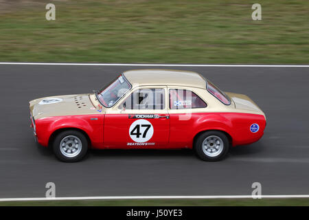 Una mk1 Ford Escort concorrenti a Knockhill circuito di gara in Fife, Scozia Foto Stock