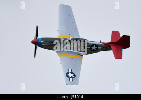 Hangar 11 North American P-51 Mustang ha chiamato Tall in the Saddle all'Abingdon Air & Country Show all'ex RAF Abingdon Foto Stock