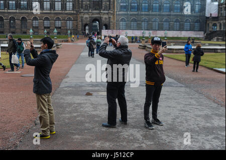 15.03.2015, Dresda, Sassonia, Germania, Europa - i turisti nel cortile di Zwinger. Foto Stock