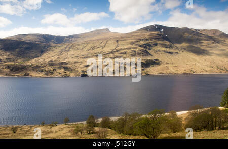 Loch Treig, un serbatoio remoto nel West Highlands della Scozia, che raccoglie acqua per alimentare i generatori idroelettrici a Fort William's alumini Foto Stock