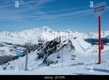 Seggiovia di sci si avvicina il Vertice di Arpette da MONTCHAVIN LES COCHES resort in La Plagne Paradiski ski resort regione, sulle alpi francesi. Foto Stock