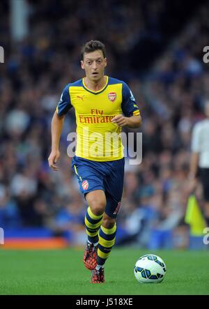 MESUT OZIL EVERTON V ARSENAL GOODISON PARK EVERTON INGHILTERRA 23 Agosto 2014 Foto Stock