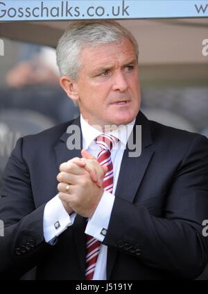 MARK HUGHES Stoke City FC MANAGER KC Stadium Hull Inghilterra 24 Agosto 2014 Foto Stock