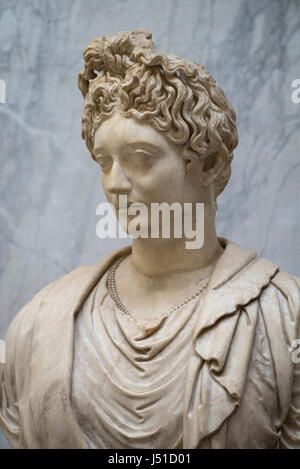 Roma. L'Italia. Busto (79-81 A.D) di Julia Flavia (64-91 A.D), figlia di Tito, Braccio Nuovo, Museo Chiaramonti, Musei Vaticani. Musei Musei Foto Stock