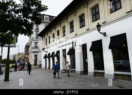 Starbucks Coffee in Bucarest il quartiere vecchio. Foto Stock