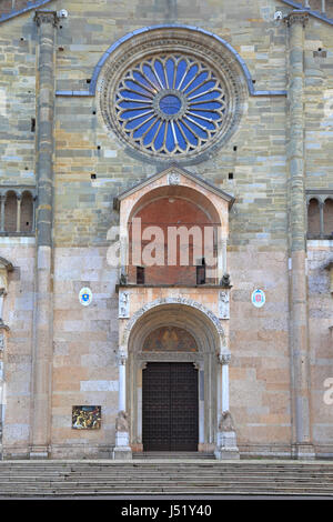 Facciata del Duomo di Piacenza, Piazza Duomo, Piacenza, Emilia Romagna, Italia, Europa. Foto Stock