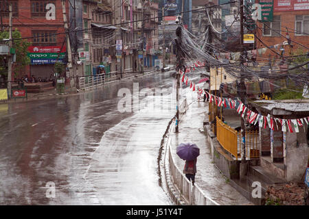 Pulchowk strada libera di traffico il 14 maggio 2017, il giorno della prima delle elezioni locali in venti anni Patan o Lalitpur, Kathmandu in Nepal Foto Stock