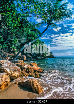 Cayos Cochinos o Cochinos Cays sono un gruppo di due piccole isole situate 30 chilometro a nord-est di La Ceiba sulle sponde settentrionali di Honduras. Foto Stock