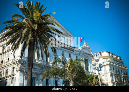 Bella opera house e palme sulla Costa Azzurra Foto Stock