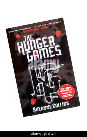 Un paperback copia della fame giochi da Suzanne Collins. In primo luogo pubblicato in 2008. Foto Stock