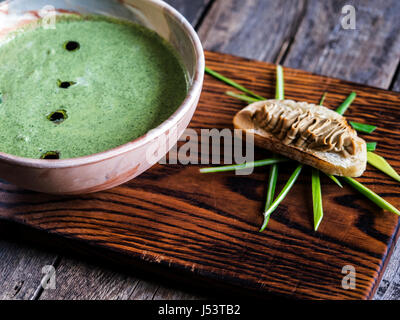 Vishihoise con pollo patè. Messa a fuoco selettiva Foto Stock