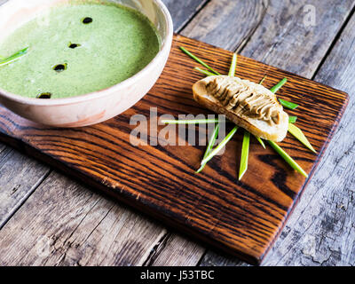 Vishihoise con pollo patè. Messa a fuoco selettiva Foto Stock