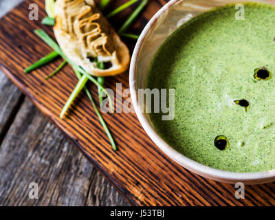 Vishihoise con pollo patè. Messa a fuoco selettiva Foto Stock