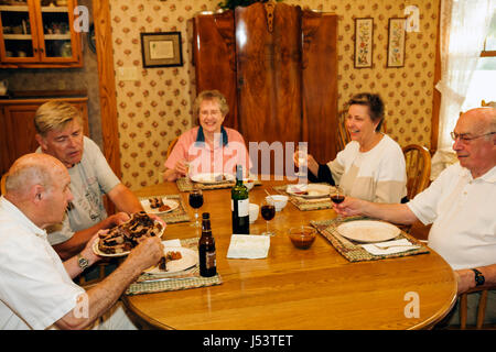 Arkansas Ozark Mountains, Stone County, Mountain View, Country Oaks Bed and Breakfast, adulti uomo uomo uomini maschio, donna donna donna donna donna donna donna donna donna donna donna donna donna donna donna donna, anziani, coppie, c Foto Stock