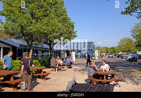 Il Warwick Welcome Break stazione di servizio autostradale sulla autostrada M40 REGNO UNITO Foto Stock