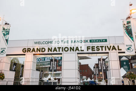 In,Randox salute,Grand National, cavallo,racing,sale,l'Aintree,Liverpool,UK, Foto Stock