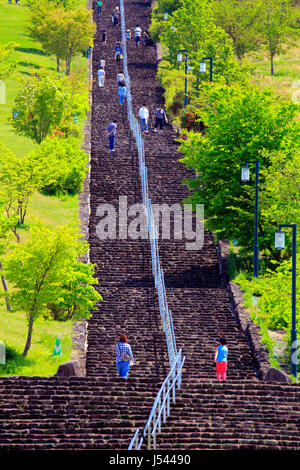 Lungo le scale a Echigo Hillside Park Nagaoka città Niigata Giappone Foto Stock