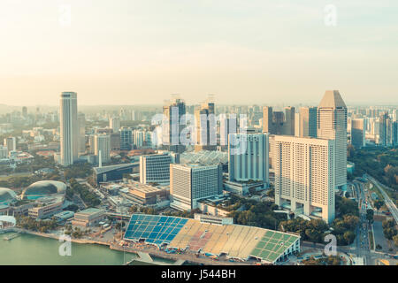 Skyline di Singapore business district al tramonto, Cityscape di Singapore Foto Stock