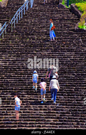 Lungo le scale a Echigo Hillside Park Nagaoka città Niigata Giappone Foto Stock