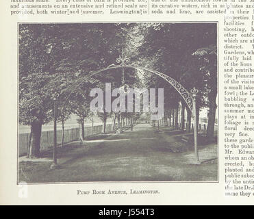 Questa recensione illustrata fornisce informazioni sui commerci e le imprese locali a Worcester e Malvern, due città dell'Inghilterra occidentale. Serve come guida per lo shopping, fornendo informazioni sui tipi di attività commerciali nella zona durante il periodo. Foto Stock