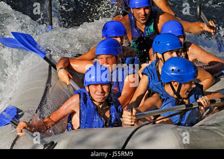 Il Rafting sul fiume Cetina, Croazia Foto Stock