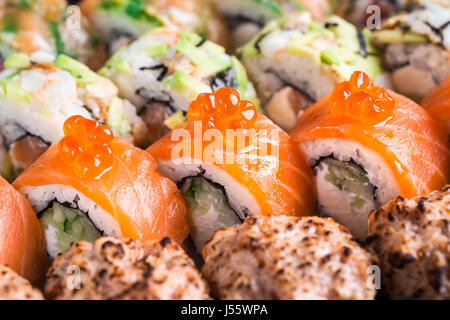 Rotoli di sushi vicino fino Foto Stock
