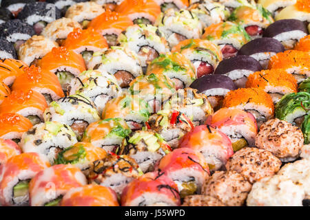 Rotoli di sushi vicino fino Foto Stock