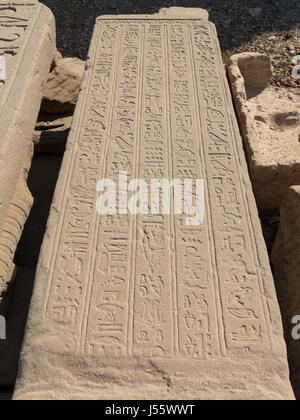 Chiusura del lavoro di soccorso su blocchi a Denderah tempio, vicino a Qena, Egitto Foto Stock