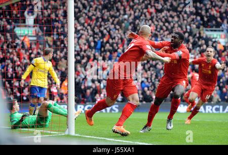 MARTIN SKRTEL celebra il traguardo Liverpool FC V Arsenal FC ANFIELD LIVERPOOL ENGLAND 08 Febbraio 2014 Foto Stock