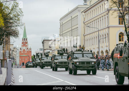 Mosca, Russia - 9 Maggio 2017: la sfilata dedicata al giorno della vittoria nella Grande Guerra Patriottica (II Guerra Mondiale), display di apparecchiature militari sulle strade di Mosca Foto Stock