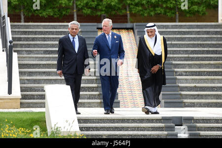 Oxford, Regno Unito. 16 Maggio, 2017. Sua Altezza Reale il Principe di Galles alla cerimonia di inaugurazione del centro di Oxford per gli studi islamici. Di SUA ALTEZZA REALE IL PRINCIPE DI GALLES accompagnato da Prince Turki Bin Faisal e direttore del Centro - Dr Farhan Nizami Picture Richard Cave fotografia 16.05.17 Credito: Richard Cave/Alamy Live News Foto Stock