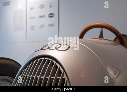 Bremen, Germania. 16 Maggio, 2017. Un Auto Union auto racing dal 1934 sul display in Wilhelm Wagenfeld House Design Museum di Brema, Germania, 16 maggio 2017. La mostra ospitata dal Museo guarda al collegamento tra arte e design nel contesto del branding. Foto: Ingo Wagner/dpa/Alamy Live News Foto Stock