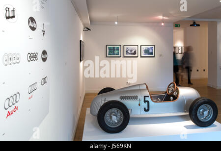 Bremen, Germania. 16 Maggio, 2017. Un Auto Union auto racing dal 1934 sul display in Wilhelm Wagenfeld House Design Museum di Brema, Germania, 16 maggio 2017. La mostra ospitata dal Museo guarda al collegamento tra arte e design nel contesto del branding. Foto: Ingo Wagner/dpa/Alamy Live News Foto Stock