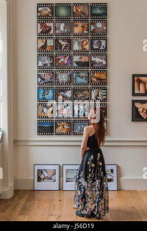 Londra, Regno Unito. Il 17 maggio 2017. Il lavoro di Claudio Bertoni in Ekho CF-Lart - Foto di Londra, un fotografia internazionale evento nella sua terza edizione, insieme con la selezione dei leader del mondo gallerie che mostra in fiera, Foto Londra presenta la sezione di scoperta per i più eccitanti gallerie emergenti e artisti. Vi è anche un programma pubblico riunendo le mostre speciali e colloqui. La manifestazione si snoda fino al 21 maggio. Londra 17 maggio 2017. Credito: Guy Bell/Alamy Live News Foto Stock