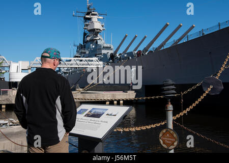 Virginia, Norfolk. Hampton Roads Museo Navale. Corazzata Wisconsin, BB-64, uno dei più grandi e ultimo corazzate costruita dal Navy US. Ha servito i Foto Stock