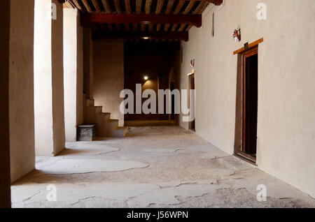 Corridoio interno della Nizwa Fort, Nizwa, Sultanato di Oman Foto Stock