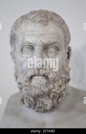 Busto in marmo di statista ateniese Solone (638-558 a.C.). Copia romana del primo secolo d.c. dopo un originale greco della fine del II secolo a.c. da Collezione Farnese in mostra al Museo Archeologico Nazionale di Napoli, campania, Italy. Foto Stock