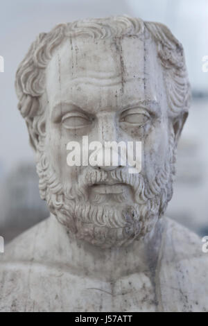 Busto in marmo di storico ateniese Tucidide (460-400 a.C.). Copia romana dal II secolo d.c. dopo un originale greco dagli inizi del IV secolo A.C. della Collezione Farnese in mostra al Museo Archeologico Nazionale di Napoli, campania, Italy. Foto Stock