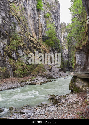 In Svizzera la Aareschlucht o Aare River Gorge attrazione turistica a cui si accede per mezzo di passerelle e tunnel situato tra Meiringen e Innertkirchen Foto Stock