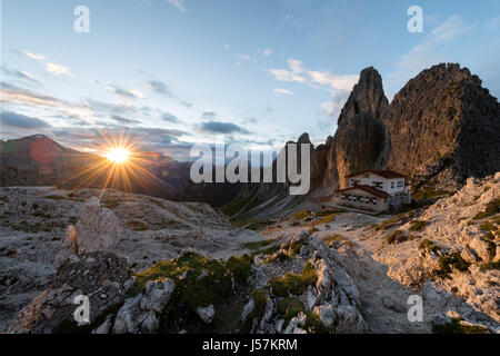 Ottima vista della Cima Cadini di Misurina gamma nel Parco Nazionale di Tre Cime di Lavaredo. Dolomiti Alto Adige Südtirol. Ubicazione Auronzo, Italia, Europa. Foto Stock